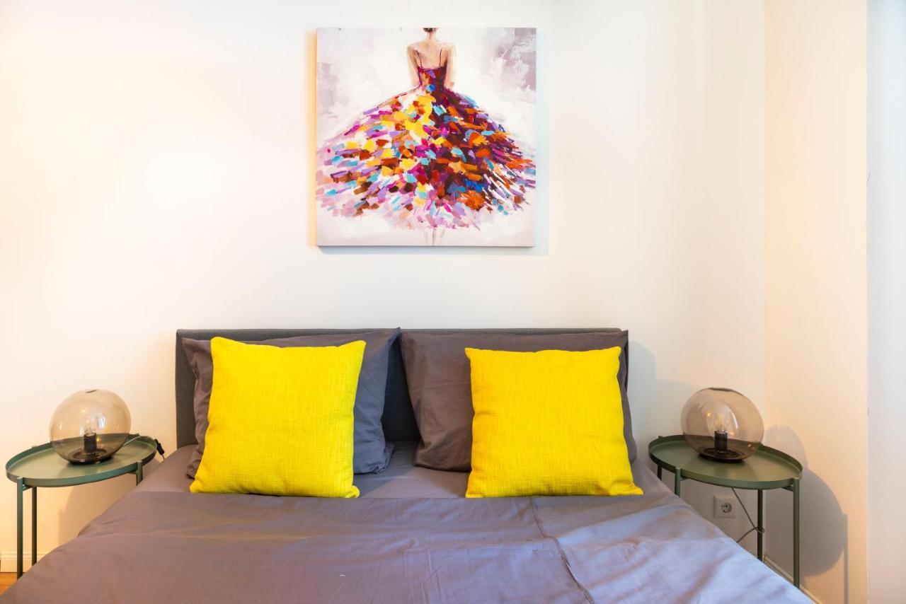 Freshly Renovated 2Br&Lr+Walk-In Rainshower Appartamento Berlino Esterno foto