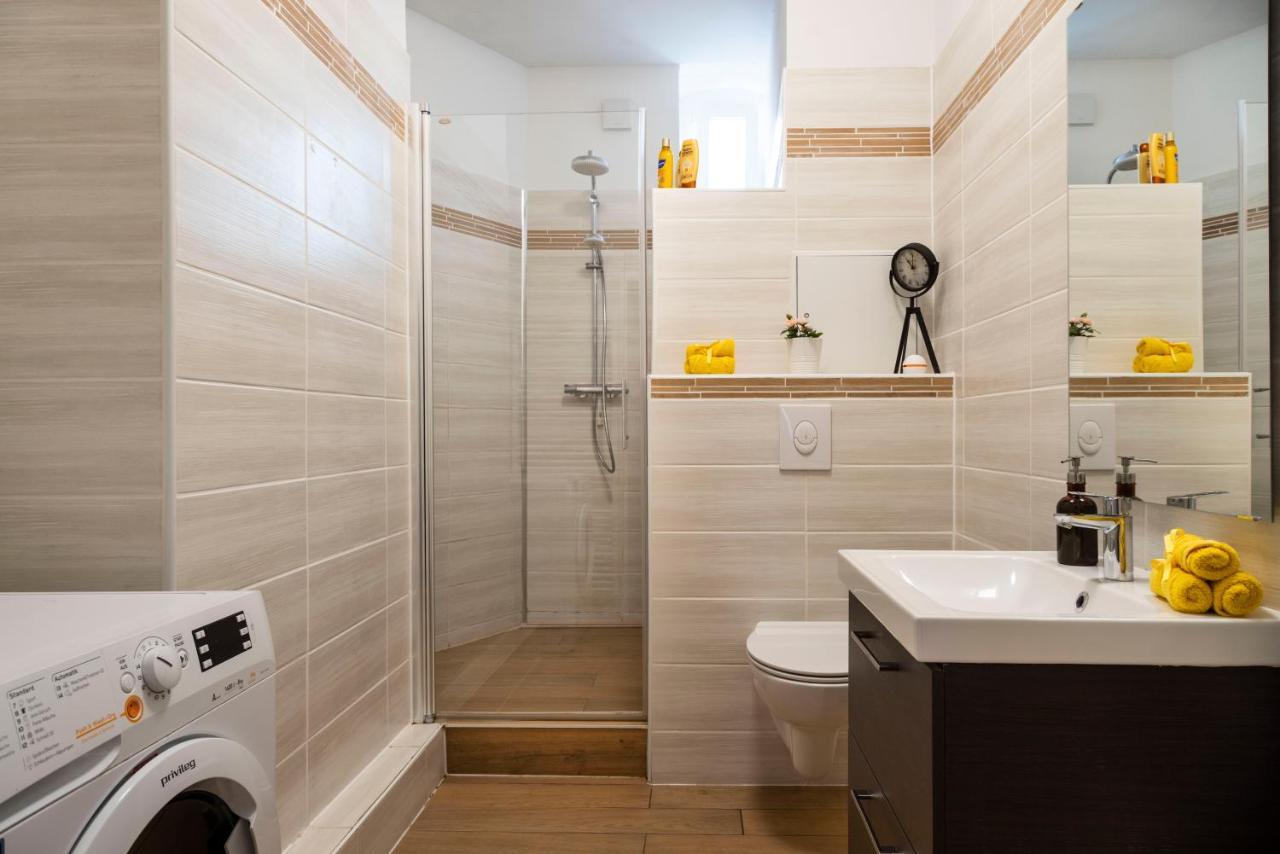 Freshly Renovated 2Br&Lr+Walk-In Rainshower Appartamento Berlino Esterno foto